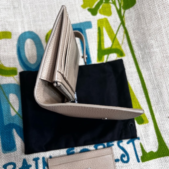 Saint Laurent Bi-fold leather wallet - Picture 11 of 15